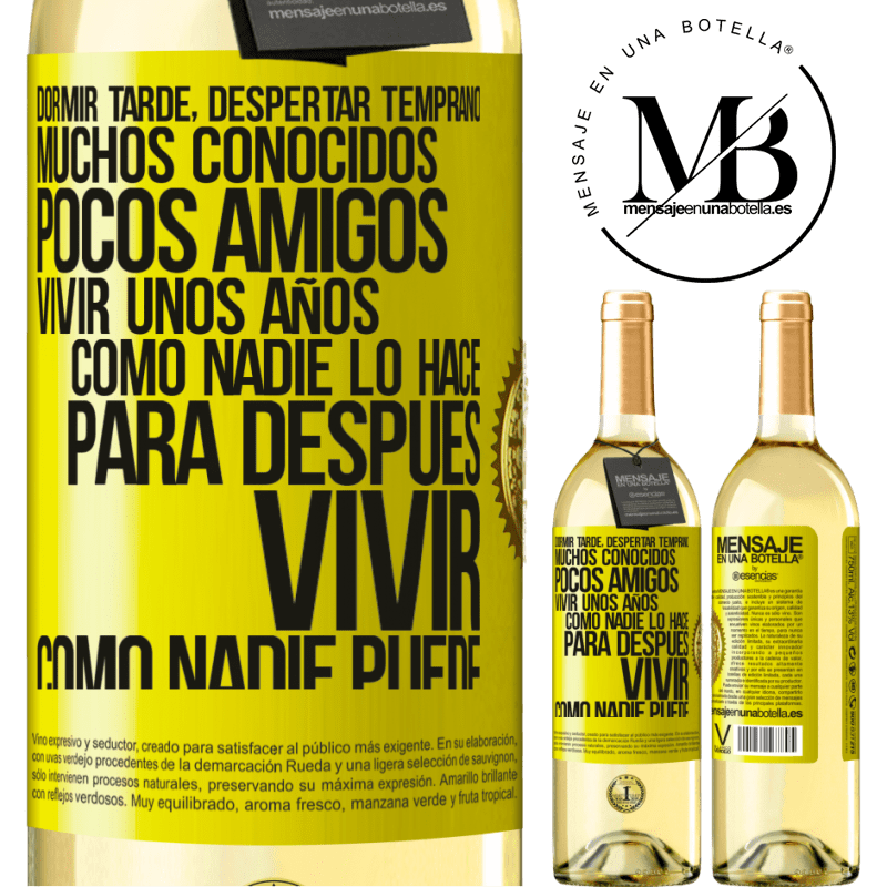 29,95 € Envío gratis | Vino Blanco Edición WHITE Dormir tarde, despertar temprano. Muchos conocidos, pocos amigos. Vivir unos años como nadie lo hace, para después vivir Etiqueta Amarilla. Etiqueta personalizable Vino joven Cosecha 2025 Verdejo