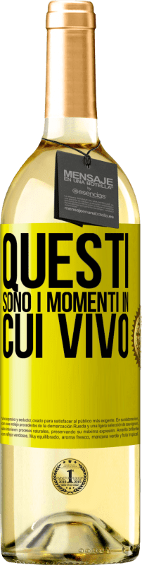 29,95 € Spedizione Gratuita | Vino bianco Edizione WHITE Questi sono i momenti in cui vivo Etichetta Gialla. Etichetta personalizzabile Vino giovane Raccogliere 2025 Verdejo