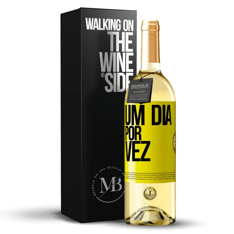 29,95 € Envio grátis | Vinho branco Edição WHITE Um dia por vez Etiqueta Amarela. Etiqueta personalizável Vinho jovem Colheita 2024 Verdejo