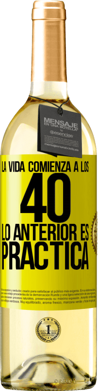 29,95 € Envío gratis | Vino Blanco Edición WHITE La vida comienza a los 40. Lo anterior es solamente práctica Etiqueta Amarilla. Etiqueta personalizable Vino joven Cosecha 2025 Verdejo