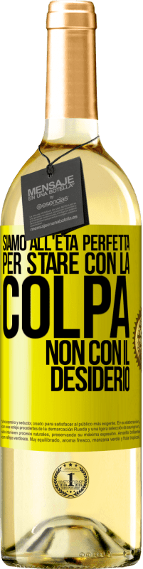 29,95 € Spedizione Gratuita | Vino bianco Edizione WHITE Siamo all'età perfetta, per stare con la colpa, non con il desiderio Etichetta Gialla. Etichetta personalizzabile Vino giovane Raccogliere 2023 Verdejo