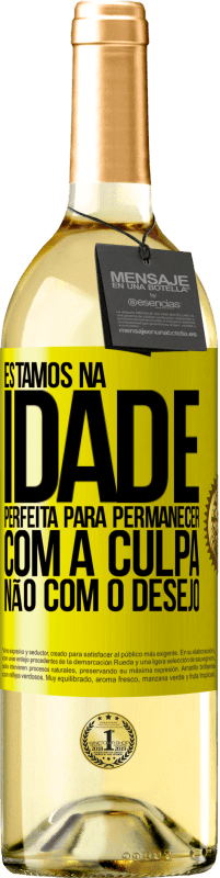 29,95 € Envio grátis | Vinho branco Edição WHITE Estamos na idade perfeita, para permanecer com a culpa, não com o desejo Etiqueta Amarela. Etiqueta personalizável Vinho jovem Colheita 2025 Verdejo
