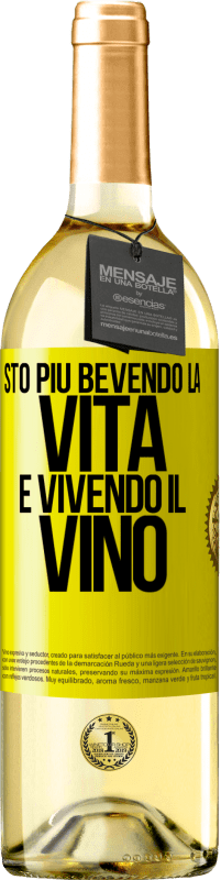 Spedizione Gratuita | Vino bianco Edizione WHITE Sto più bevendo la vita e vivendo il vino Etichetta Gialla. Etichetta personalizzabile Vino giovane Raccogliere 2023 Verdejo