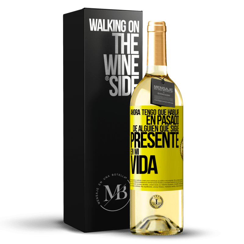 29,95 € Envío gratis | Vino Blanco Edición WHITE Ahora tengo que hablar en pasado de alguien que sigue presente en mi vida Etiqueta Amarilla. Etiqueta personalizable Vino joven Cosecha 2023 Verdejo