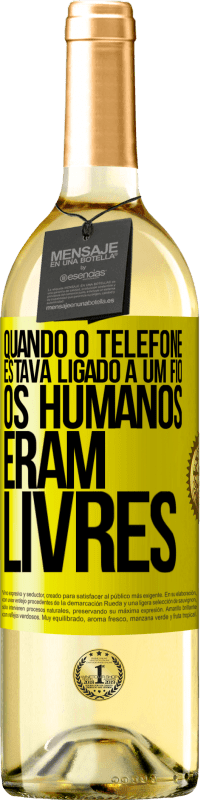 Envio grátis | Vinho branco Edição WHITE Quando o telefone estava ligado a um fio, os humanos eram livres Etiqueta Amarela. Etiqueta personalizável Vinho jovem Colheita 2023 Verdejo