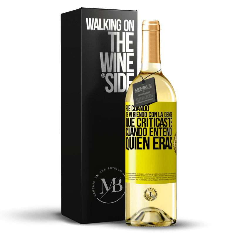 29,95 € Envío gratis | Vino Blanco Edición WHITE Fue cuando te vi riendo con la gente que criticaste, cuando entendí quién eras Etiqueta Amarilla. Etiqueta personalizable Vino joven Cosecha 2023 Verdejo