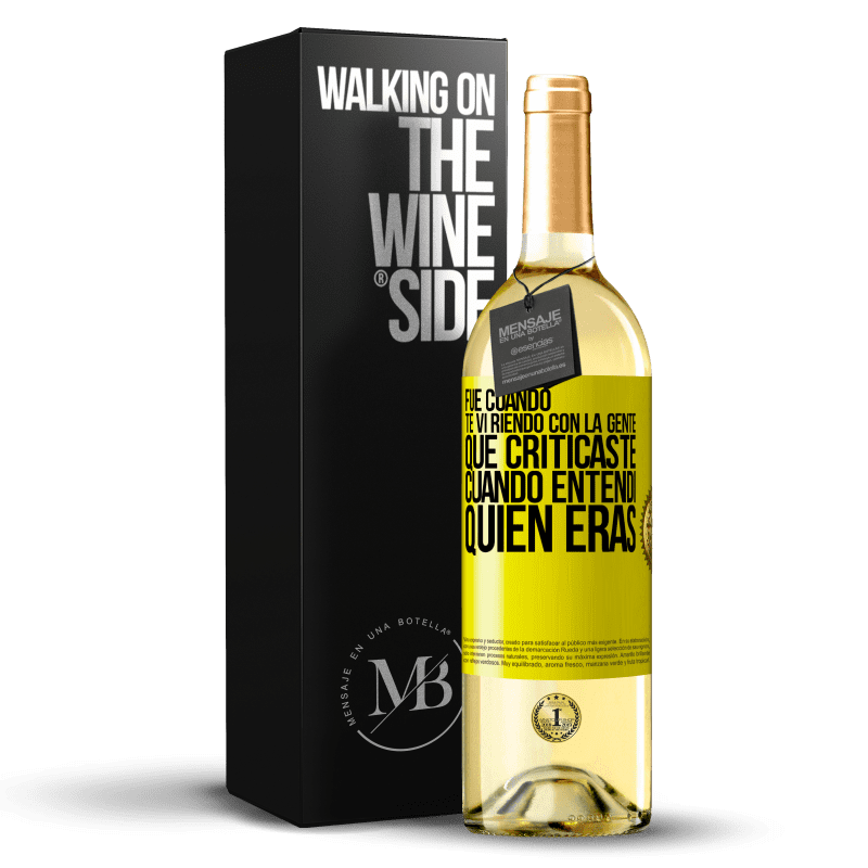 29,95 € Envío gratis | Vino Blanco Edición WHITE Fue cuando te vi riendo con la gente que criticaste, cuando entendí quién eras Etiqueta Amarilla. Etiqueta personalizable Vino joven Cosecha 2025 Verdejo