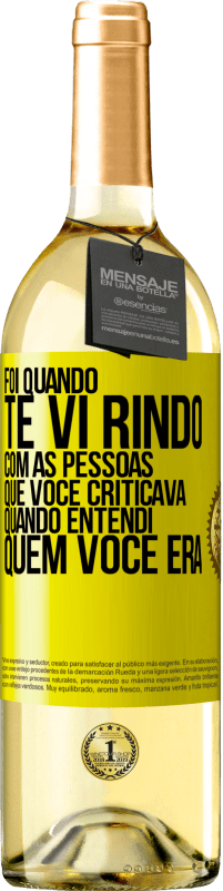 Envio grátis | Vinho branco Edição WHITE Foi quando te vi rindo com as pessoas que você criticava, quando entendi quem você era Etiqueta Amarela. Etiqueta personalizável Vinho jovem Colheita 2023 Verdejo