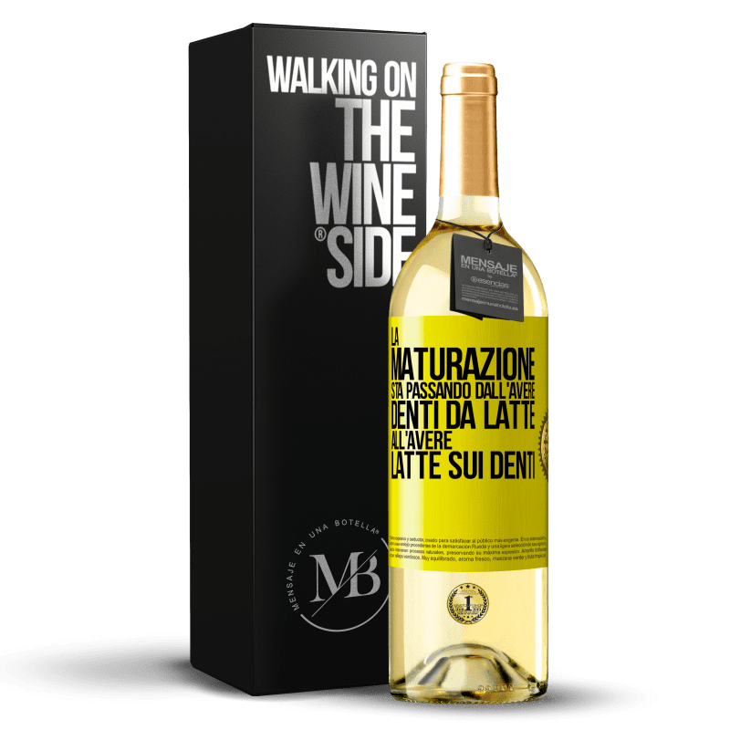 29,95 € Spedizione Gratuita | Vino bianco Edizione WHITE La maturazione sta passando dall'avere denti da latte all'avere latte sui denti Etichetta Gialla. Etichetta personalizzabile Vino giovane Raccogliere 2023 Verdejo