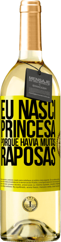 Envio grátis | Vinho branco Edição WHITE Eu nasci princesa porque havia muitas raposas Etiqueta Amarela. Etiqueta personalizável Vinho jovem Colheita 2023 Verdejo