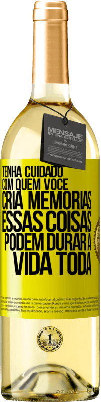 29,95 € | Vinho branco Edição WHITE Tenha cuidado com quem você cria memórias. Essas coisas podem durar a vida toda Etiqueta Amarela. Etiqueta personalizável Vinho jovem Colheita 2024 Verdejo