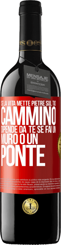 39,95 € Spedizione Gratuita | Vino rosso Edizione RED MBE Riserva Se la vita mette pietre sul tuo cammino, dipende da te se fai un muro o un ponte Etichetta Rossa. Etichetta personalizzabile Riserva 12 Mesi Raccogliere 2016 Tempranillo