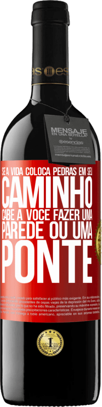 39,95 € Envio grátis | Vinho tinto Edição RED MBE Reserva Se a vida coloca pedras em seu caminho, cabe a você fazer uma parede ou uma ponte Etiqueta Vermelha. Etiqueta personalizável Reserva 12 Meses Colheita 2016 Tempranillo