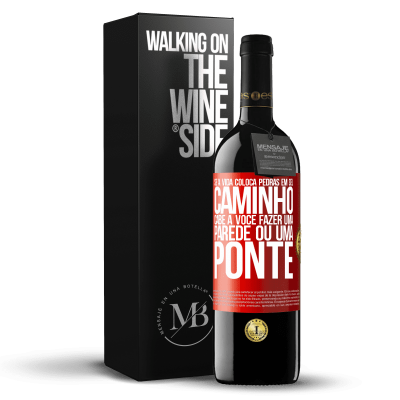 39,95 € Envio grátis | Vinho tinto Edição RED MBE Reserva Se a vida coloca pedras em seu caminho, cabe a você fazer uma parede ou uma ponte Etiqueta Vermelha. Etiqueta personalizável Reserva 12 Meses Colheita 2015 Tempranillo