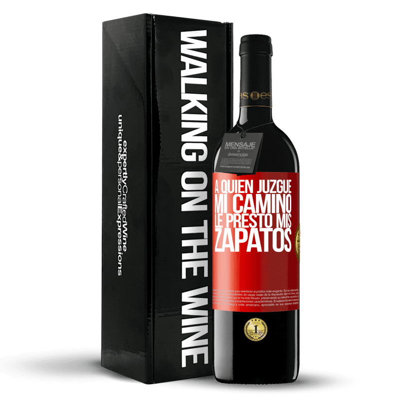 39,95 € Envío gratis | Vino Tinto Edición RED MBE Reserva A quien juzgue mi camino, le presto mis zapatos Etiqueta Roja. Etiqueta personalizable Reserva 12 Meses Cosecha 2013 Tempranillo
