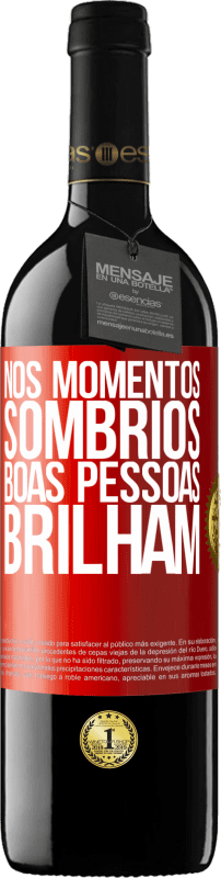 «Nos momentos sombrios, boas pessoas brilham» Edição RED MBE Reserva