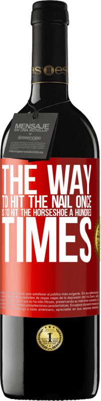 39,95 € | 赤ワイン REDエディション MBE 予約する 一度爪を打つ方法は、馬蹄を100回打つことです 赤いタグ. カスタマイズ可能なラベル 予約する 12 月 収穫 2014 Tempranillo