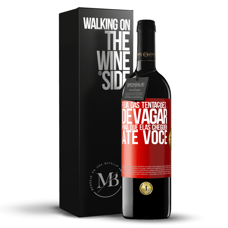 39,95 € Envio grátis | Vinho tinto Edição RED MBE Reserva Fuja das tentações ... devagar, para que elas cheguem até você Etiqueta Vermelha. Etiqueta personalizável Reserva 12 Meses Colheita 2015 Tempranillo