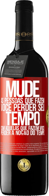 39,95 € | Vinho tinto Edição RED MBE Reserva Mude as pessoas que fazem você perder seu tempo com aquelas que fazem você perder a noção do tempo Etiqueta Vermelha. Etiqueta personalizável Reserva 12 Meses Colheita 2016 Tempranillo