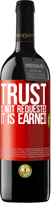 «Доверие не запрашивается, оно заработано» Издание RED MBE Бронировать