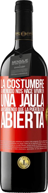 39,95 € Envío gratis | Vino Tinto Edición RED MBE Reserva La costumbre a menudo nos hace vivir en una jaula aún sabiendo que la puerta está abierta Etiqueta Roja. Etiqueta personalizable Reserva 12 Meses Cosecha 2016 Tempranillo