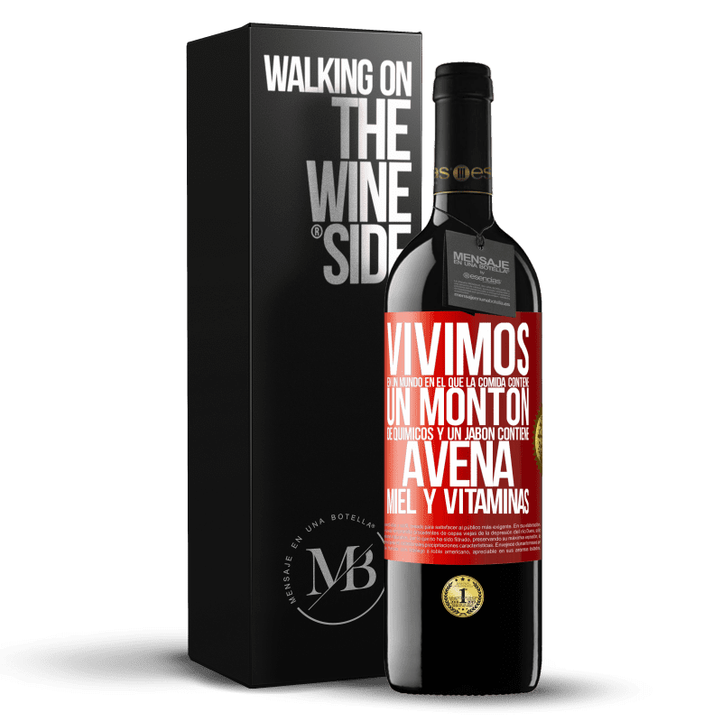 39,95 € Envío gratis | Vino Tinto Edición RED MBE Reserva Vivimos en un mundo en el que la comida contiene un montón de químicos y un jabón contiene avena, miel y vitaminas Etiqueta Roja. Etiqueta personalizable Reserva 12 Meses Cosecha 2015 Tempranillo