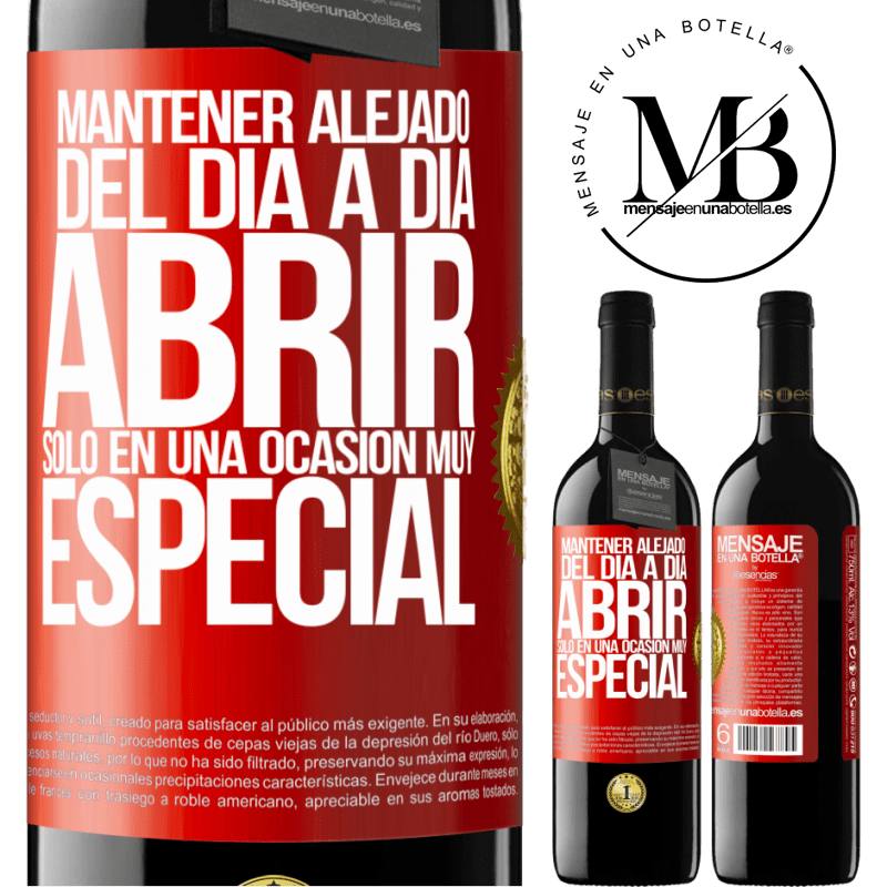 39,95 € Envío gratis | Vino Tinto Edición RED MBE Reserva Mantener alejado del día a día. Abrir sólo en una ocasión muy especial Etiqueta Roja. Etiqueta personalizable Reserva 12 Meses Cosecha 2015 Tempranillo