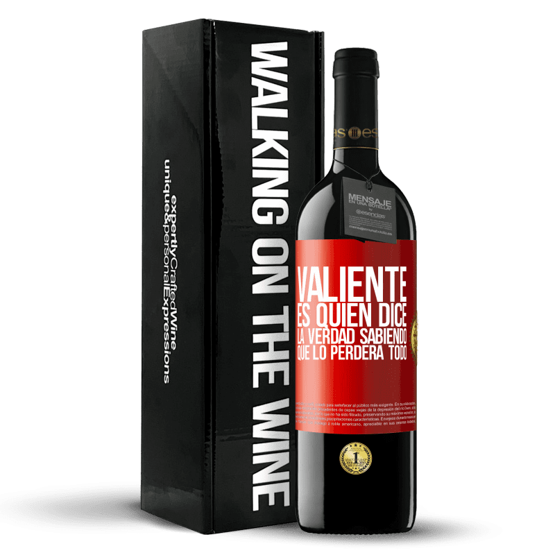 39,95 € Envío gratis | Vino Tinto Edición RED MBE Reserva Valiente es quien dice la verdad sabiendo que lo perderá todo Etiqueta Roja. Etiqueta personalizable Reserva 12 Meses Cosecha 2016 Tempranillo