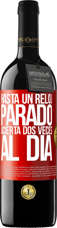 39,95 € Envío gratis | Vino Tinto Edición RED MBE Reserva Hasta un reloj parado acierta dos veces al día Etiqueta Roja. Etiqueta personalizable Reserva 12 Meses Cosecha 2015 Tempranillo