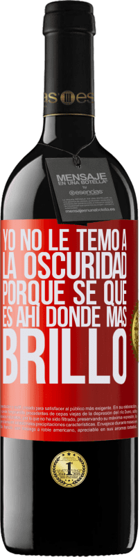 Envío gratis | Vino Tinto Edición RED MBE Reserva Yo no le temo a la oscuridad, porque sé que es ahí donde más brillo Etiqueta Roja. Etiqueta personalizable Reserva 12 Meses Cosecha 2014 Tempranillo