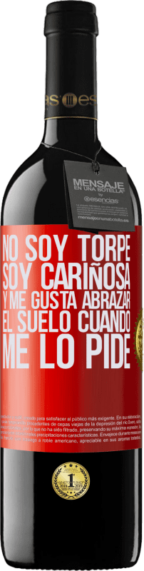 «No soy torpe, soy cariñosa, y me gusta abrazar el suelo cuando me lo pide» Edición RED MBE Reserva