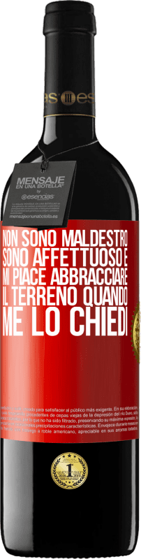 39,95 € | Vino rosso Edizione RED MBE Riserva Non sono maldestro, sono affettuoso e mi piace abbracciare il terreno quando me lo chiedi Etichetta Rossa. Etichetta personalizzabile Riserva 12 Mesi Raccogliere 2015 Tempranillo