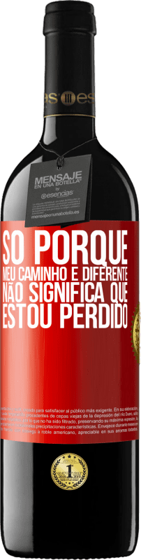 39,95 € Envio grátis | Vinho tinto Edição RED MBE Reserva Só porque meu caminho é diferente, não significa que estou perdido Etiqueta Vermelha. Etiqueta personalizável Reserva 12 Meses Colheita 2015 Tempranillo