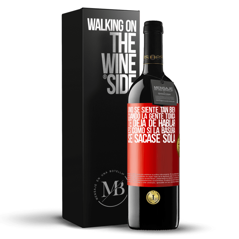 39,95 € Envío gratis | Vino Tinto Edición RED MBE Reserva Uno se siente tan bien cuando la gente tóxica te deja de hablar… Es como si la basura se sacase sola Etiqueta Roja. Etiqueta personalizable Reserva 12 Meses Cosecha 2016 Tempranillo