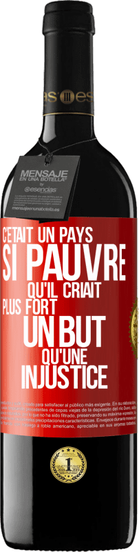 39,95 € | Vin rouge Édition RED MBE Réserve C'était un pays si pauvre qu'il criait plus fort un but qu'une injustice Étiquette Rouge. Étiquette personnalisable Réserve 12 Mois Récolte 2015 Tempranillo