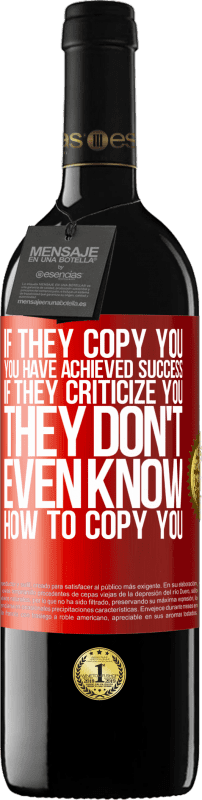 39,95 € 送料無料 | 赤ワイン REDエディション MBE 予約する 彼らはあなたをコピーする場合、あなたは成功を達成しています。彼らがあなたを批判するなら、彼らはあなたをコピーする方法さえ知りません 赤いタグ. カスタマイズ可能なラベル 予約する 12 月 収穫 2016 Tempranillo