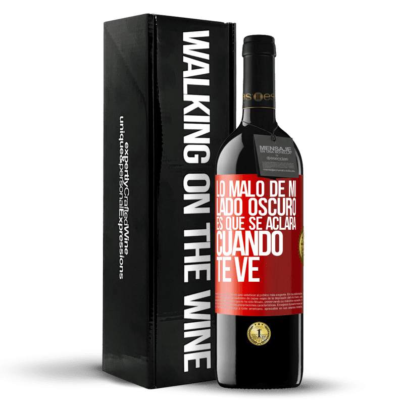 39,95 € Envío gratis | Vino Tinto Edición RED MBE Reserva Lo malo de mi lado oscuro es que se aclara cuando te ve Etiqueta Roja. Etiqueta personalizable Reserva 12 Meses Cosecha 2016 Tempranillo