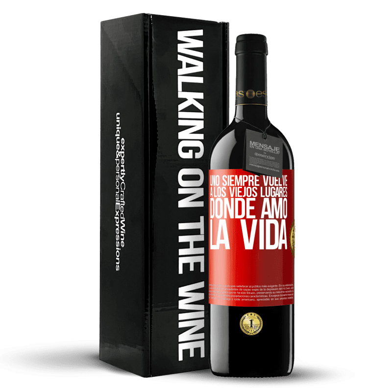 29,95 € Бесплатная доставка | Красное вино Издание RED Crianza 6 Месяцы Ты всегда возвращаешься в старые места, где любил жизнь Красная метка. Настраиваемая этикетка Выдержка в дубовых бочках 6 Месяцы Урожай 2020 Tempranillo
