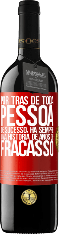 39,95 € | Vinho tinto Edição RED MBE Reserva Por trás de toda pessoa de sucesso, há sempre uma história de anos de fracasso Etiqueta Vermelha. Etiqueta personalizável Reserva 12 Meses Colheita 2015 Tempranillo