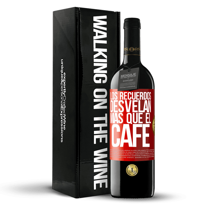 39,95 € Envío gratis | Vino Tinto Edición RED MBE Reserva Los recuerdos desvelan más que el café Etiqueta Roja. Etiqueta personalizable Reserva 12 Meses Cosecha 2015 Tempranillo