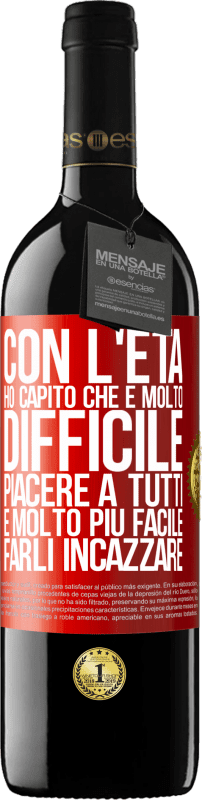 39,95 € Spedizione Gratuita | Vino rosso Edizione RED MBE Riserva Con l'età ho capito che è molto difficile piacere a tutti. È molto più facile farli incazzare Etichetta Rossa. Etichetta personalizzabile Riserva 12 Mesi Raccogliere 2015 Tempranillo