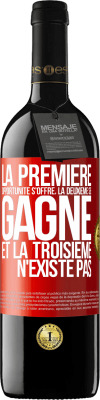 39,95 € Envoi gratuit | Vin rouge Édition RED MBE Réserve La première opportunité s'offre, la deuxième se gagne et la troisième n'existe pas Étiquette Rouge. Étiquette personnalisable Réserve 12 Mois Récolte 2016 Tempranillo