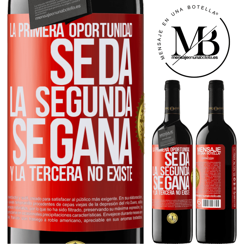 39,95 € Envío gratis | Vino Tinto Edición RED MBE Reserva La primera oportunidad se da, la segunda se gana, y la tercera no existe Etiqueta Roja. Etiqueta personalizable Reserva 12 Meses Cosecha 2014 Tempranillo