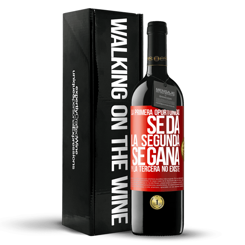 39,95 € Envío gratis | Vino Tinto Edición RED MBE Reserva La primera oportunidad se da, la segunda se gana, y la tercera no existe Etiqueta Roja. Etiqueta personalizable Reserva 12 Meses Cosecha 2015 Tempranillo