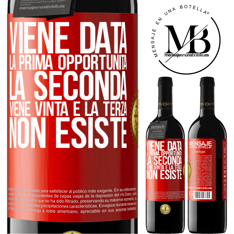39,95 € Spedizione Gratuita | Vino rosso Edizione RED MBE Riserva Viene data la prima opportunità, la seconda viene vinta e la terza non esiste Etichetta Rossa. Etichetta personalizzabile Riserva 12 Mesi Raccogliere 2016 Tempranillo