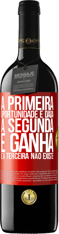 39,95 € Envio grátis | Vinho tinto Edição RED MBE Reserva A primeira oportunidade é dada, a segunda é ganha e a terceira não existe Etiqueta Vermelha. Etiqueta personalizável Reserva 12 Meses Colheita 2016 Tempranillo