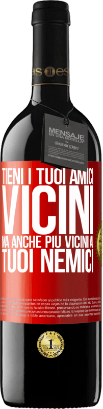 39,95 € | Vino rosso Edizione RED MBE Riserva Tieni i tuoi amici vicini, ma anche più vicini ai tuoi nemici Etichetta Rossa. Etichetta personalizzabile Riserva 12 Mesi Raccogliere 2015 Tempranillo