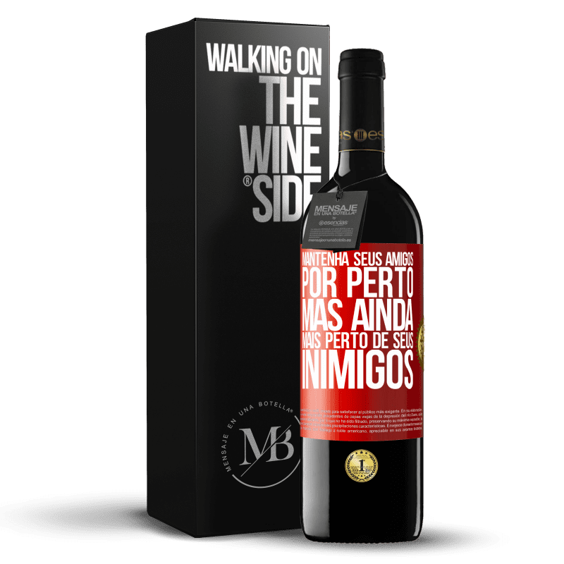 39,95 € Envio grátis | Vinho tinto Edição RED MBE Reserva Mantenha seus amigos por perto, mas ainda mais perto de seus inimigos Etiqueta Vermelha. Etiqueta personalizável Reserva 12 Meses Colheita 2015 Tempranillo