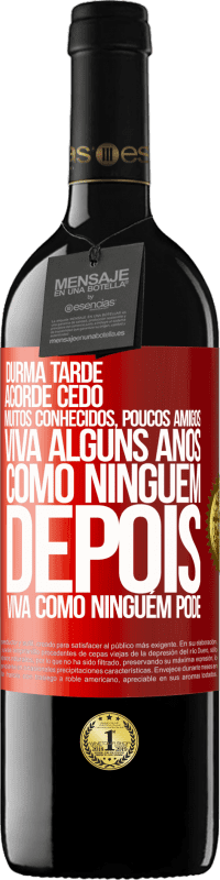 39,95 € Envio grátis | Vinho tinto Edição RED MBE Reserva Durma tarde, acorde cedo. Muitos conhecidos, poucos amigos. Viva alguns anos como ninguém, depois viva como ninguém pode Etiqueta Vermelha. Etiqueta personalizável Reserva 12 Meses Colheita 2014 Tempranillo