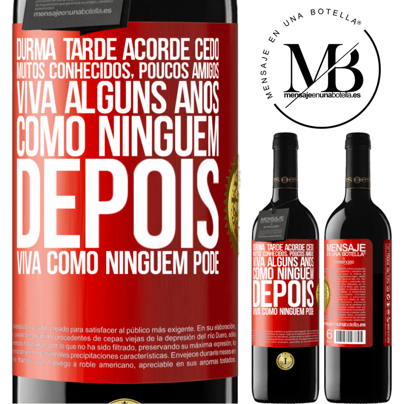 39,95 € Envio grátis | Vinho tinto Edição RED MBE Reserva Durma tarde, acorde cedo. Muitos conhecidos, poucos amigos. Viva alguns anos como ninguém, depois viva como ninguém pode Etiqueta Vermelha. Etiqueta personalizável Reserva 12 Meses Colheita 2016 Tempranillo